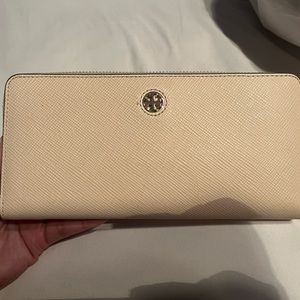 TORY BURCH ROBINSON ZIP CONTINENTAL WALLET